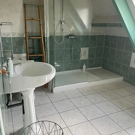 Vakantiehuis 4 Mn De La Et Cabourg, Piscine, Cheminee, Table De Ping Pong, Balancoire Varaville