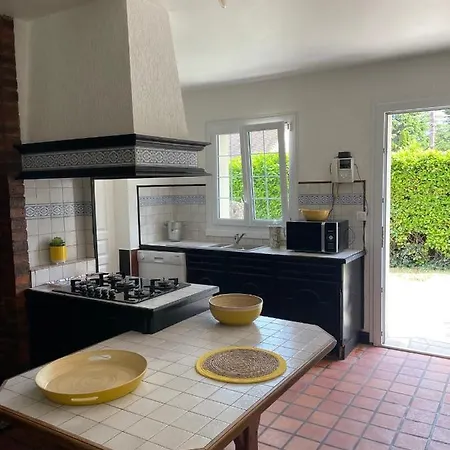 4 Mn De La Et Cabourg, Piscine, Cheminee, Table De Ping Pong, Balancoire